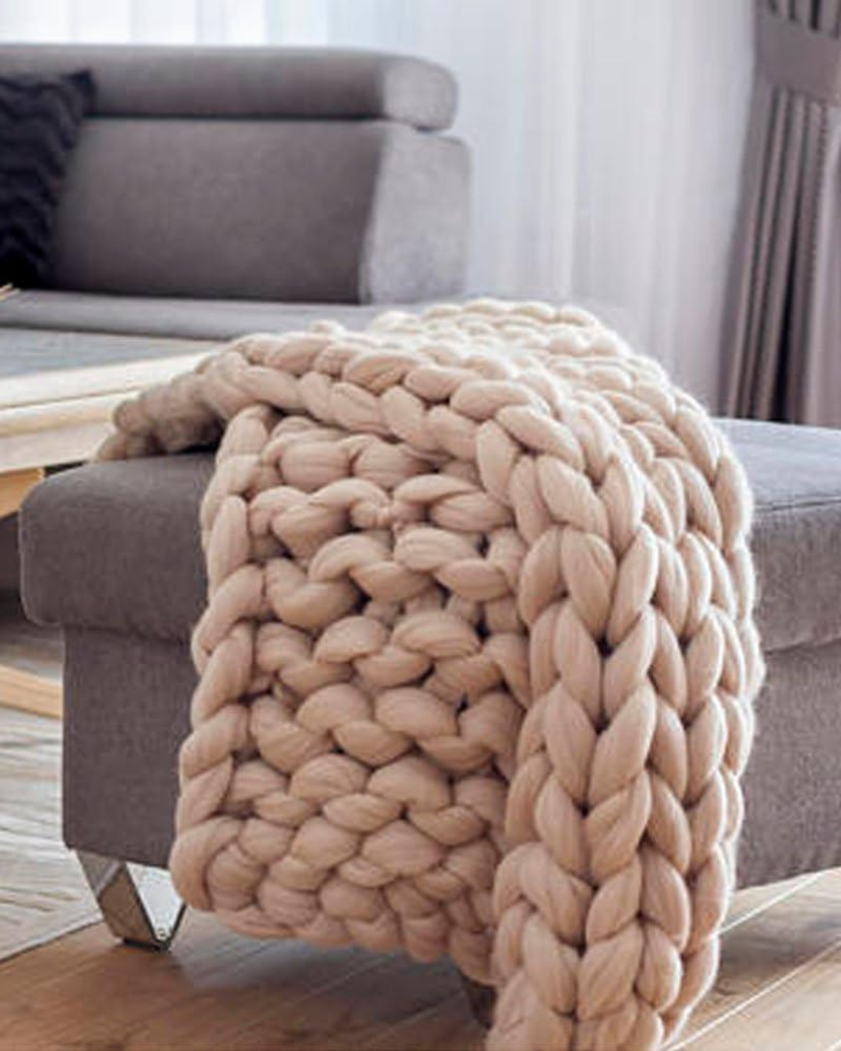 Handgestricktes Chunky Plaid – Dick gestrickte Decke aus weicher Chenille für Sofa und Bett | Sansoti