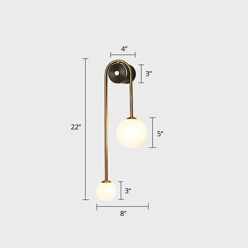 Postmoderne Wandleuchte mit doppelten Glaskugeln – Gebogenes Bogen-Design Messing | Sansoti