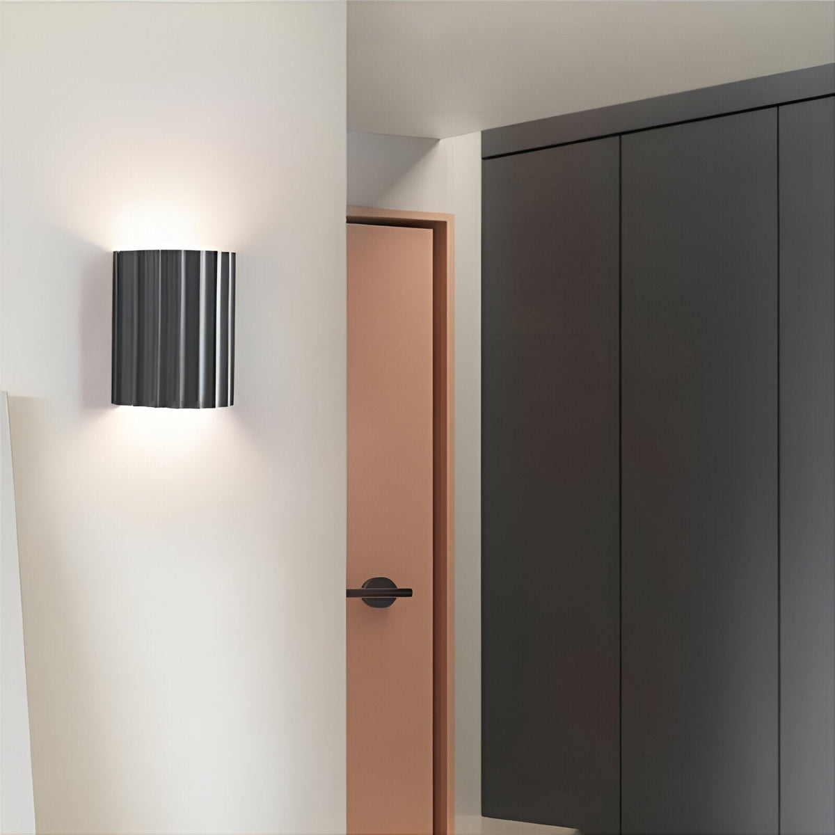 Aplique de pared de resina con forma escultórica ondulada, estilo nórdico, blanco, verde, gris, dormitorio, recibidor | Sansoti