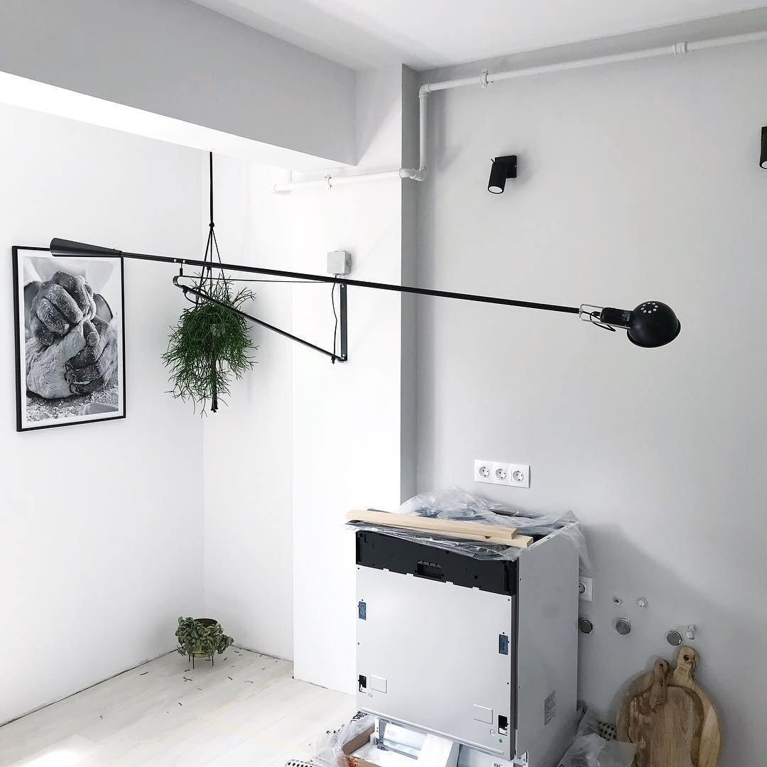 Industrial Wall Lamp Adjustable Arm Metal 135-205cm Black White Directional Lighting E27 Bedroom Living Room | Sansoti