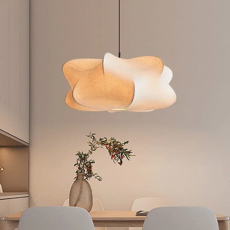Wabi Sabi Seiden-Hängelampe mit sanftem Leuchten und japanischem Minimalismus-Design für ruhige Innenräume | Sansoti