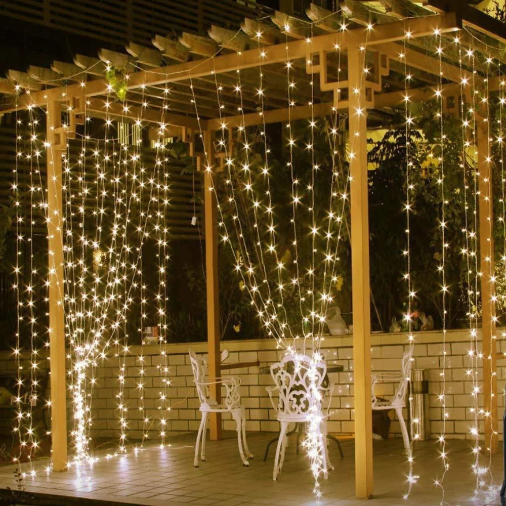 LED-Lichtvorhang Warmweiß – Dekorative Beleuchtung für Garten und Balkon | Sansoti