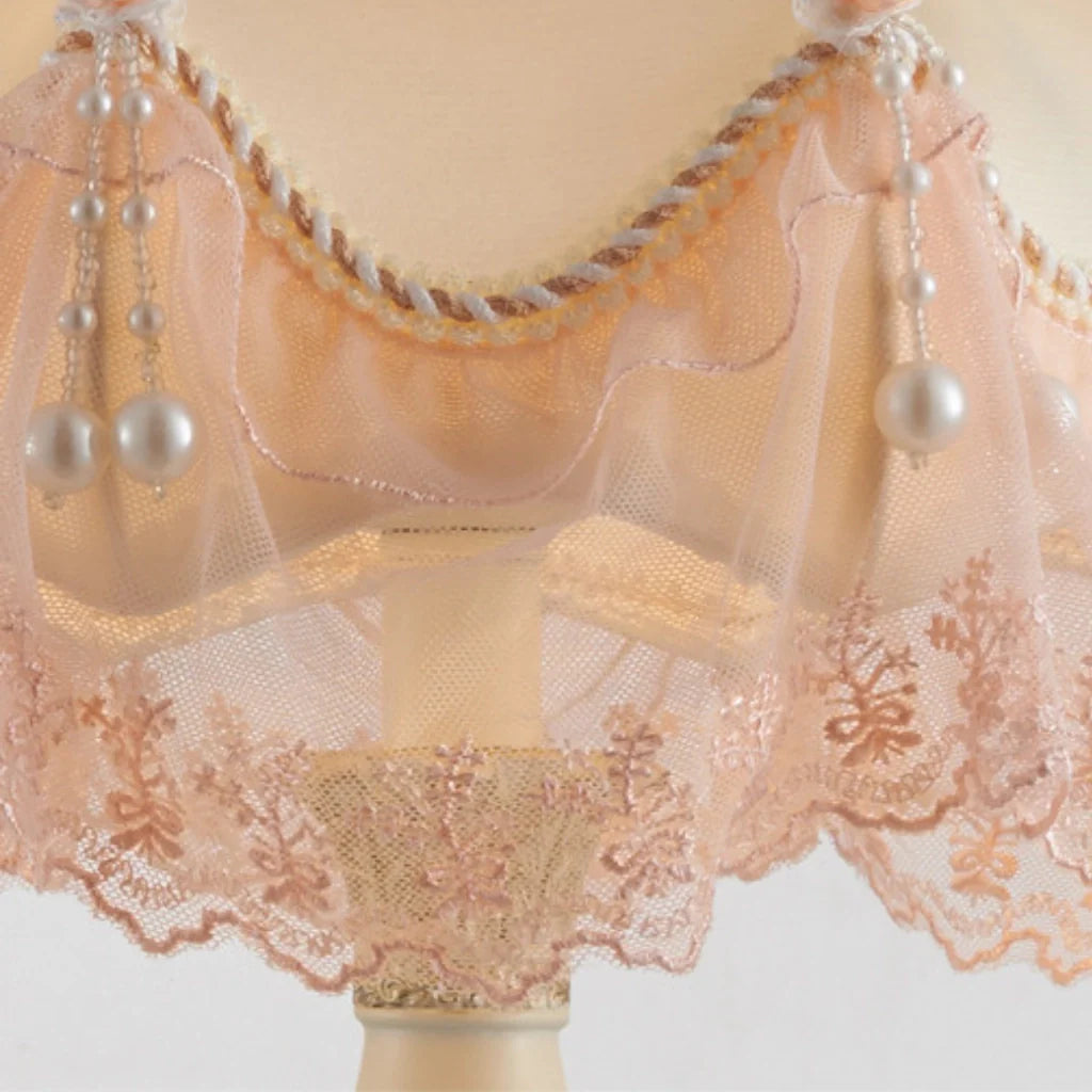 Romantic Table Lamp with Fabric Shade and Pearls – Elegant Decorative Night Lamp with Lace and Rose Motif – Classic Vintage Atmosphere Lamp for Bedroom and Living Room | Sansoti
