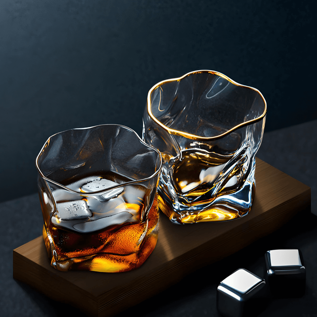 Verre à whisky japonais en cristal avec accent doré, texture en relief, verre haut de gamme pour whisky, cocktails et spiritueux à la maison | Sansoti