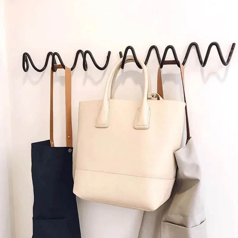 Perchero de pared de metal, diseño ondulado, con 3 o 5 ganchos, moderno | Sansoti