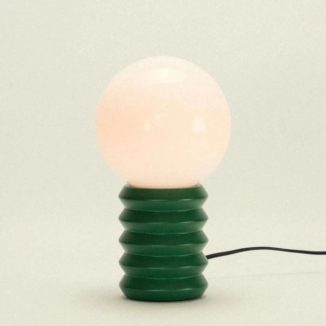 Lampa stołowa z drewna i ryflowanego szkła, retro, 28 cm, leśna zieleń i czerwień, szklana kula, nastrojowe oświetlenie | Sansoti