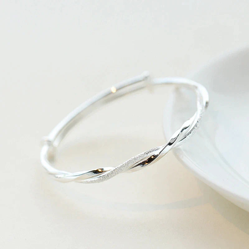 Geflochtenes Silberarmband – Elegantes Damenarmband mit moderner Textur – Zeitloses Schmuckstück für jeden Anlass | Sansoti