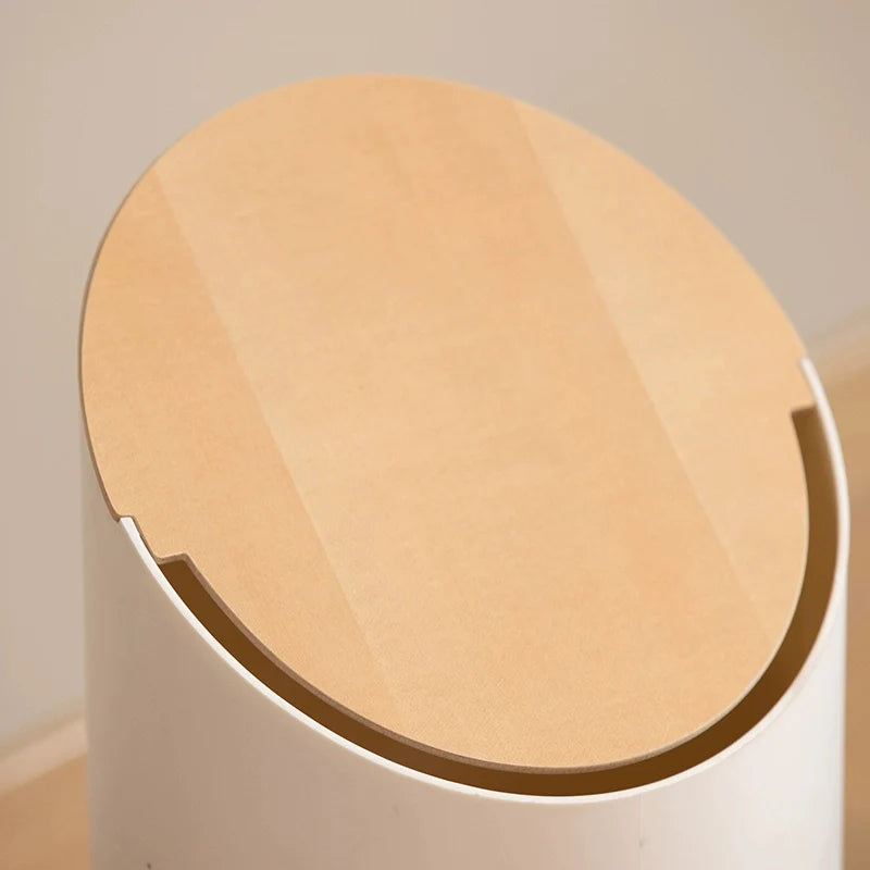 Japandi Afvalbak met Zwenkdeksel – Walnootkleurige Houten Afwerking en Minimalistische Vormgeving – 9L Zwenkafvalbak voor Badkamer en Kantoor | Sansoti