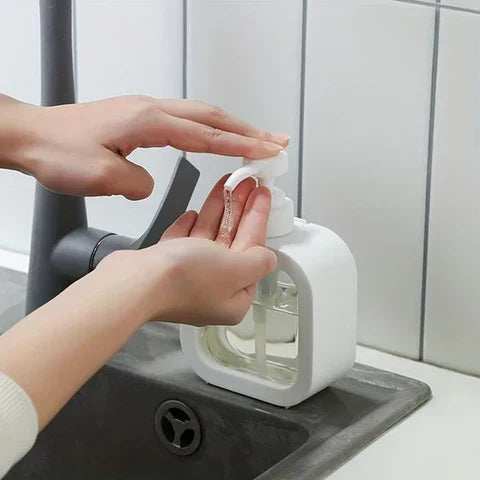 Minimalistischer Seifenspender für Bad und Küche mit skandinavischem Design | Sansoti