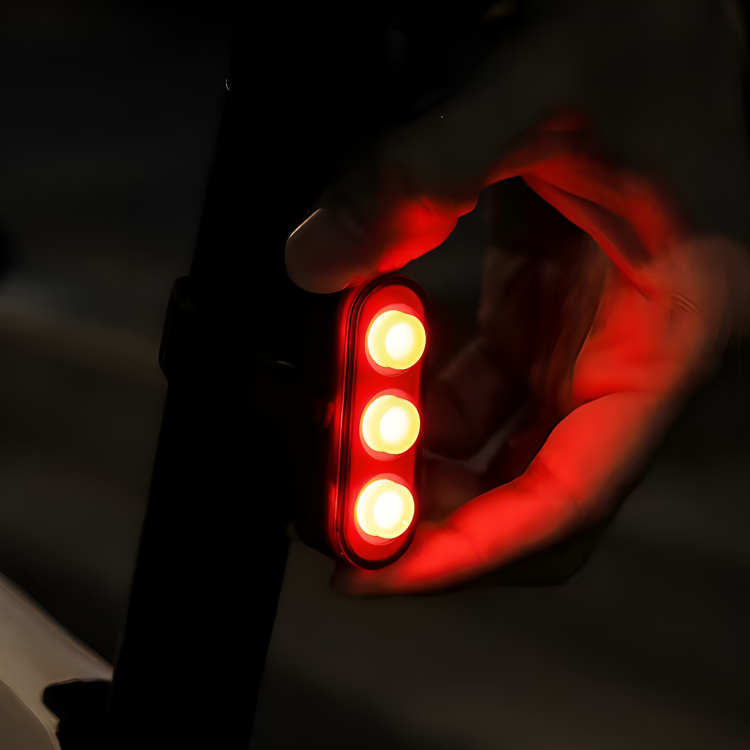 Intelligent Rear Bicycle Light with Motion Sensor and 6 LED Lighting Modes for Safe Bike Rides | Sansoti