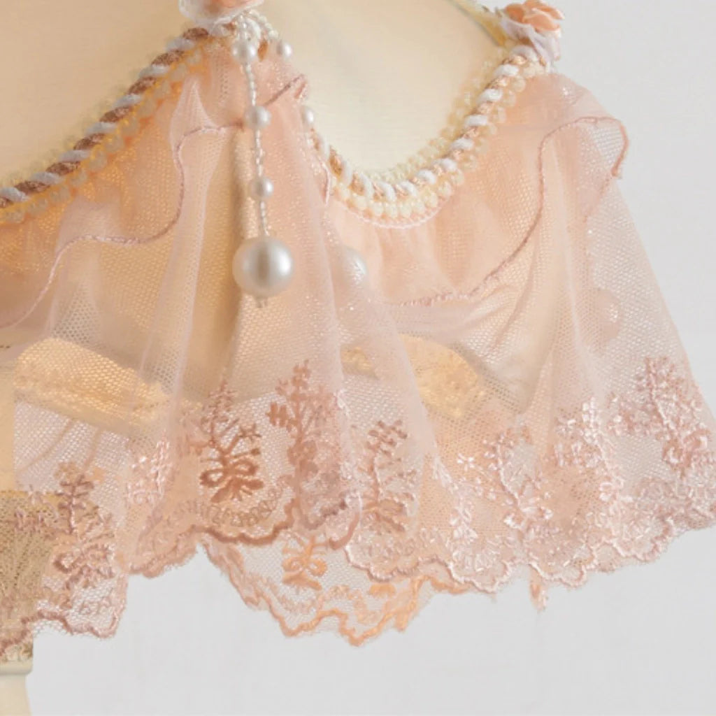 Romantische Tischlampe mit Stoffschirm und Perlen – elegante dekorative Nachttischlampe mit Spitze und Rosenmotiv – klassisch vintage Stimmungslicht für Schlafzimmer und Wohnzimmer | Sansoti