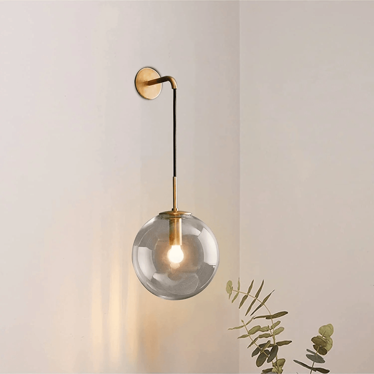 Glas-Wandleuchte mit Metallarmatur – moderne Wandleuchte für Flur, Schlafzimmer und Wohnzimmer | Sansoti