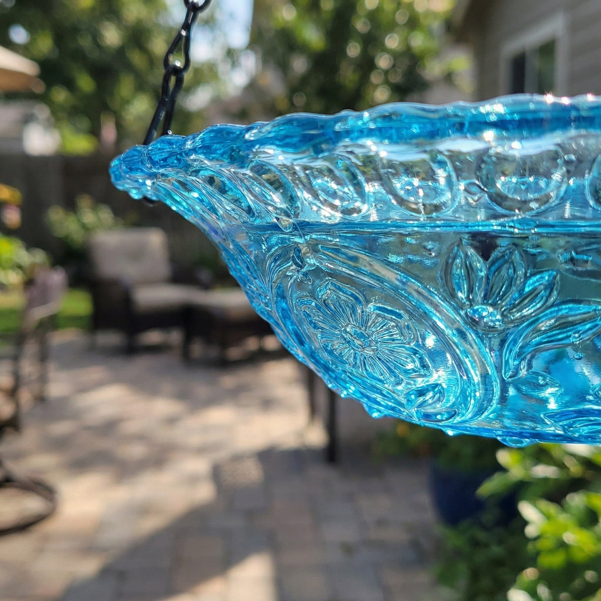 Hängender Sonnenvogel-Trinkbrunnen Glas 2-stufig 25,5cm Garten Terrasse Balkon Solar Kabellos Vogelbad Wasserfall Blau Rosa Schwarz | Sansoti