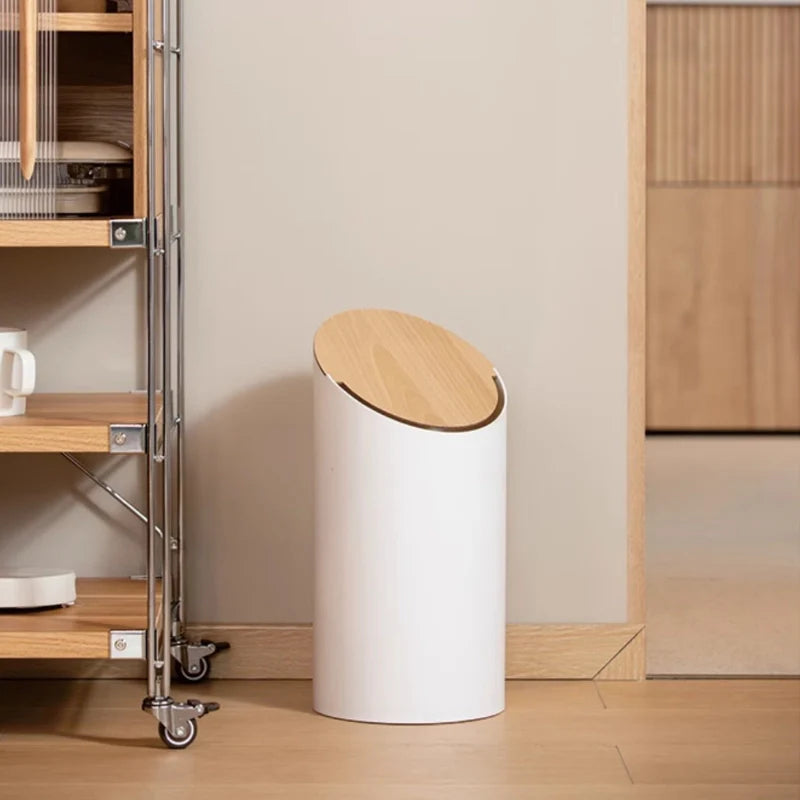 Japandi Afvalbak met Zwenkdeksel – Walnootkleurige Houten Afwerking en Minimalistische Vormgeving – 9L Zwenkafvalbak voor Badkamer en Kantoor | Sansoti