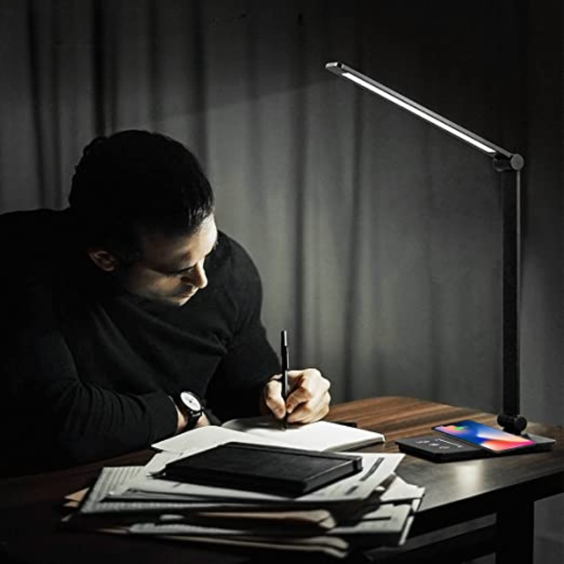 Lampe de bureau avec chargeur sans fil noire - lumière de lecture réglable, commande tactile, 5 modes d'éclairage et bras flexible | Sansoti