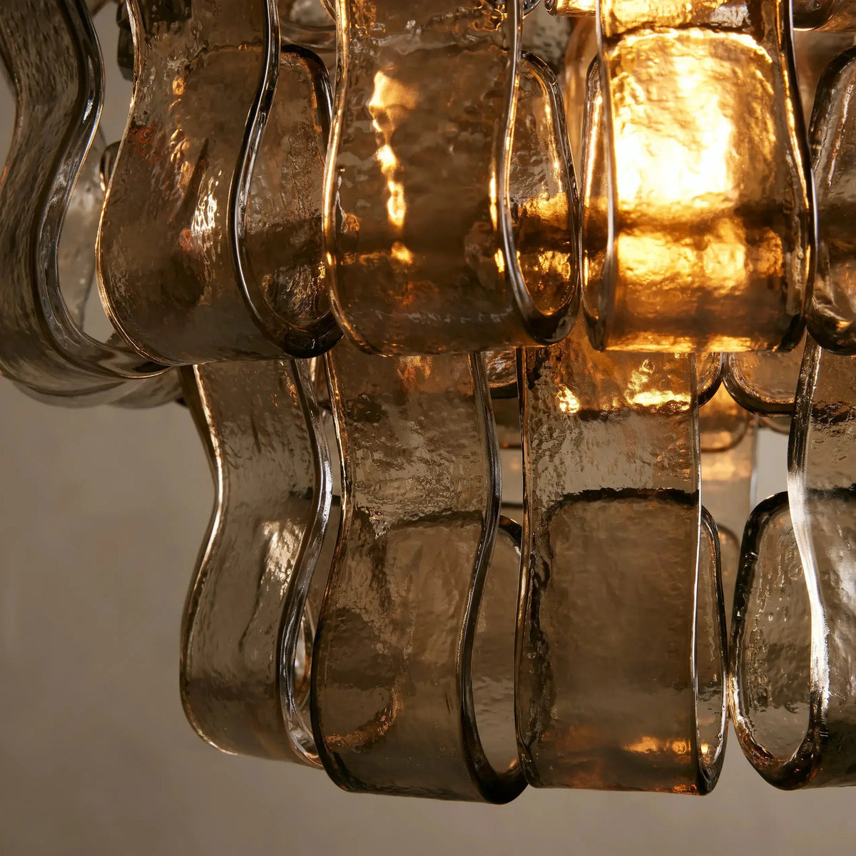 Glas-Pendelleuchte mit strukturiertem Muster, Messing oder Schwarz, E26, dimmbar, für Wohnzimmer, Esszimmer und Schlafzimmer | Sansoti