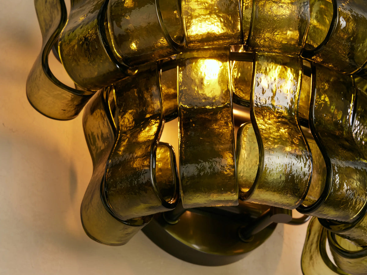 Wandlamp met Gebogen Getextureerd Glas en Messing Afwerking voor Sfeervol Licht in Woonkamer en Slaapkamer | Sansoti