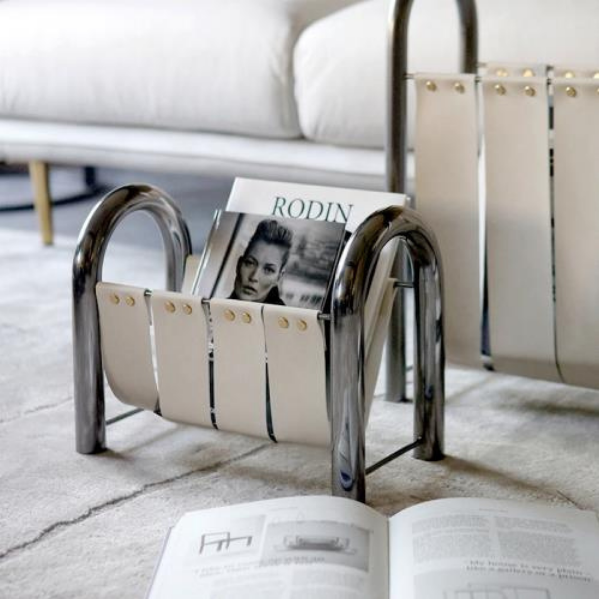 Porte-revues en cuir et métal, panier de rangement design pour décoration intérieure, salon, support à magazines | Sansoti
