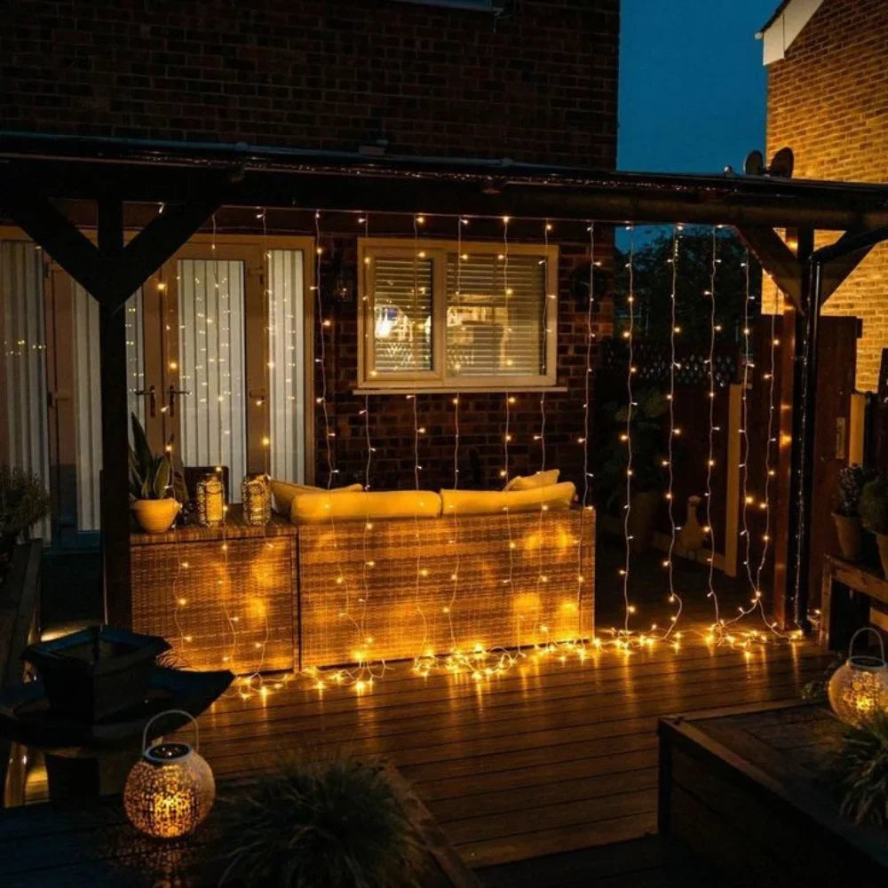 LED-Lichtvorhang Warmweiß – Dekorative Beleuchtung für Garten und Balkon | Sansoti