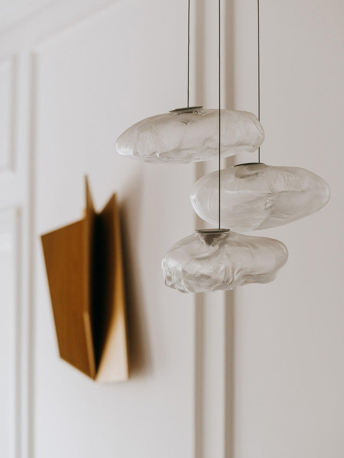 Glas-Hängeleuchte mit organischer Textur Transparent Rauchgrau Bernstein | Sansoti