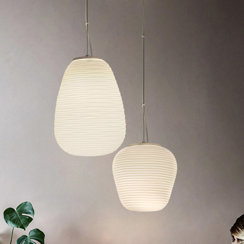 Moderne Hängeleuchte mit geriffeltem Glas — Skandinavisches Design | Sansoti