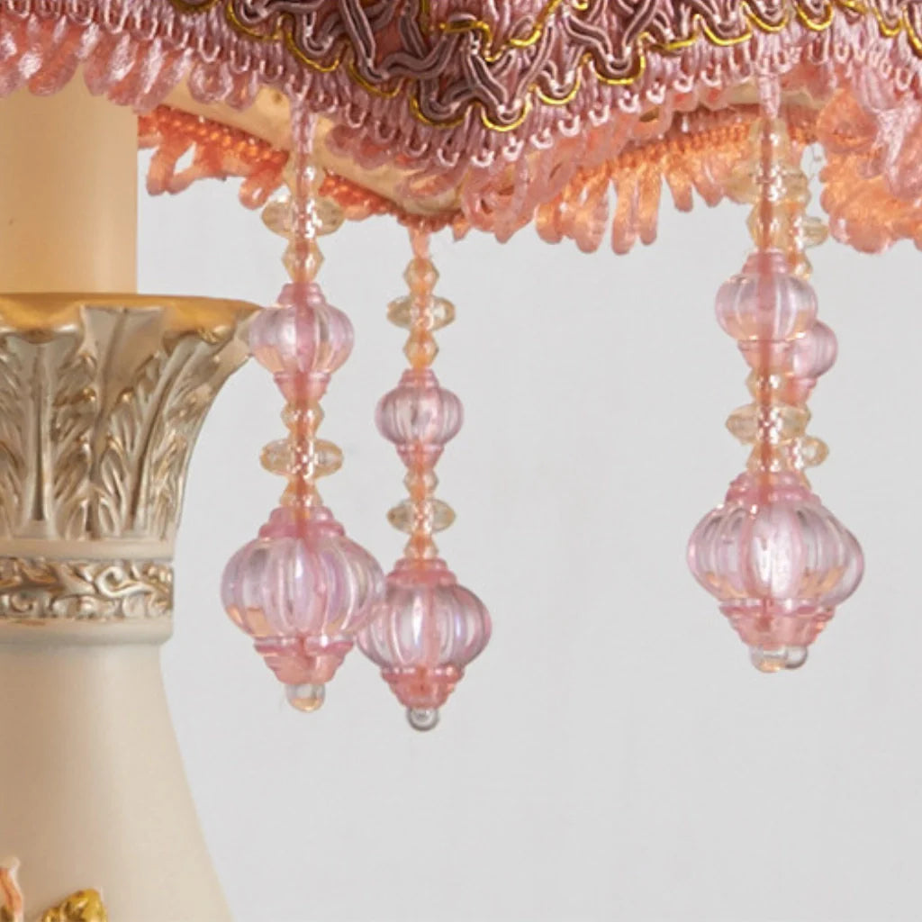 Romantische Tischlampe mit Stoffschirm und Perlen – elegante dekorative Nachttischlampe mit Spitze und Rosenmotiv – klassisch vintage Stimmungslicht für Schlafzimmer und Wohnzimmer | Sansoti