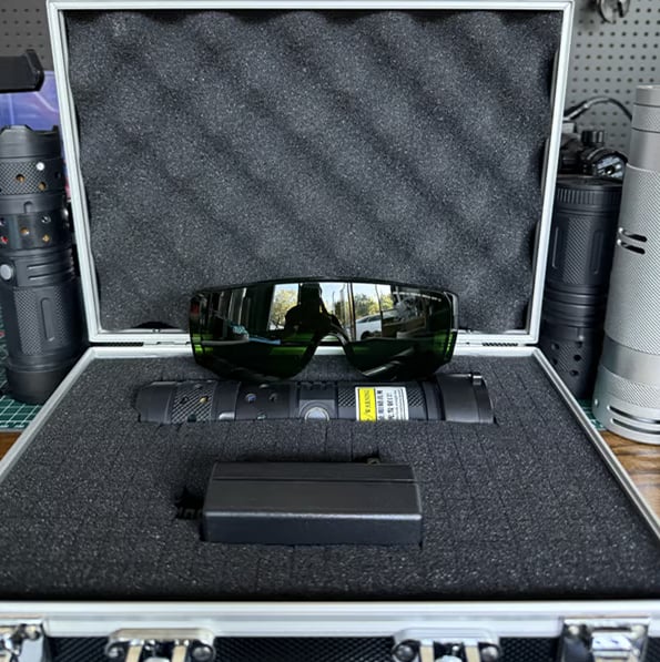 Podczerwony reflektor laserowy 120 W ze wzmacniaczem wiązki 10× do noktowizyjnych kamer bezpieczeństwa i monitoringu zewnętrznego | Sansoti