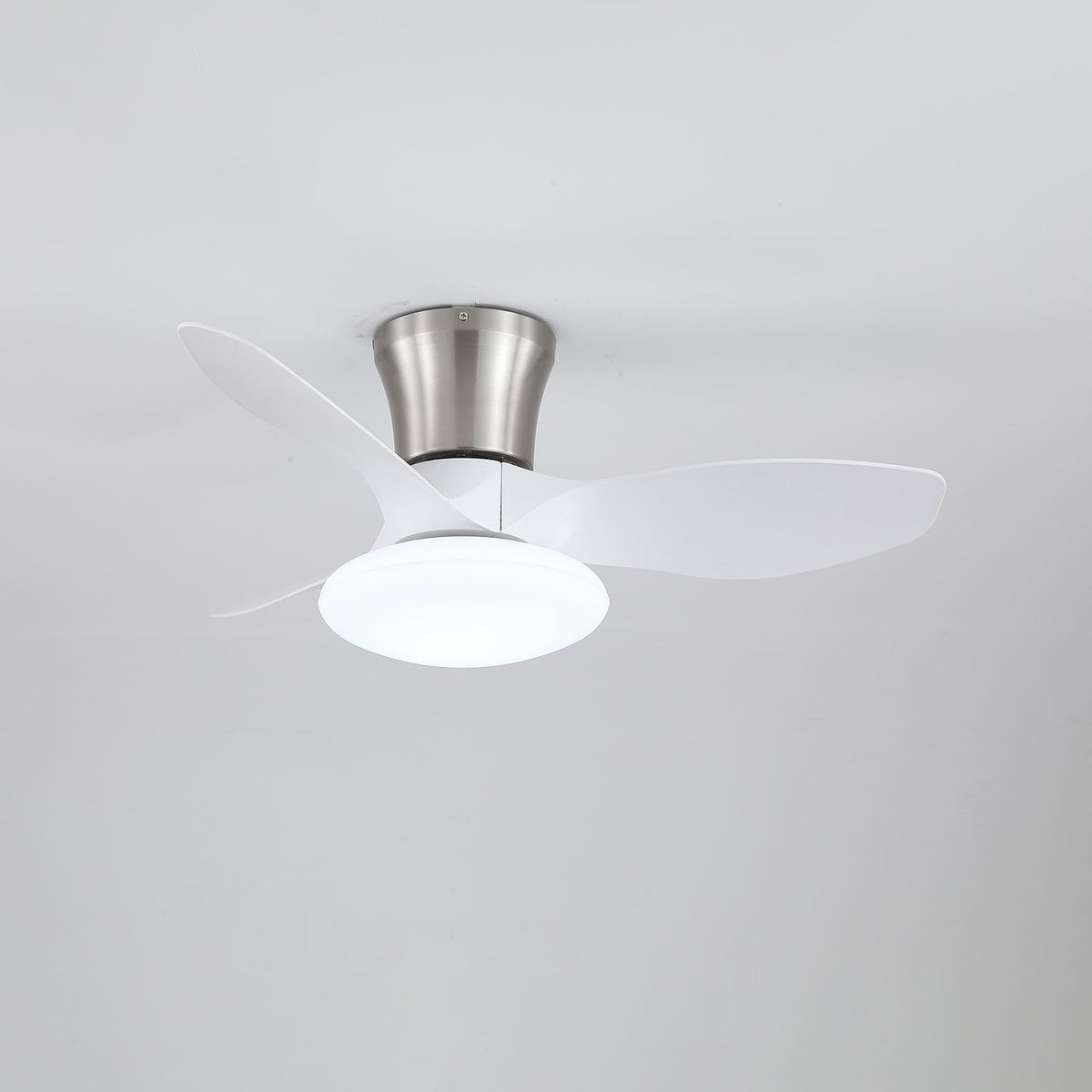 Moderner Design Deckenventilator mit LED-Beleuchtung | Holzflügel | Sansoti