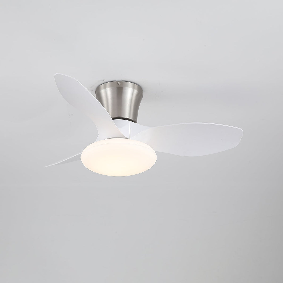 Moderner Design Deckenventilator mit LED-Beleuchtung | Holzflügel | Sansoti