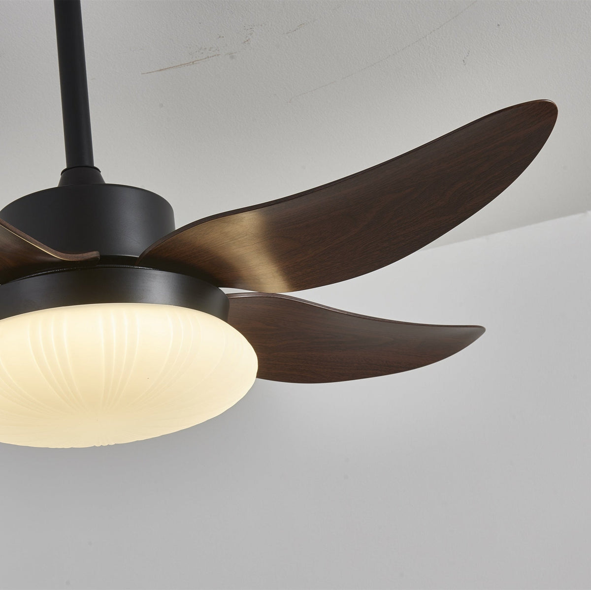 Moderner Deckenventilator mit Beleuchtung und Fernbedienung Holzdesign 106 cm | Sansoti