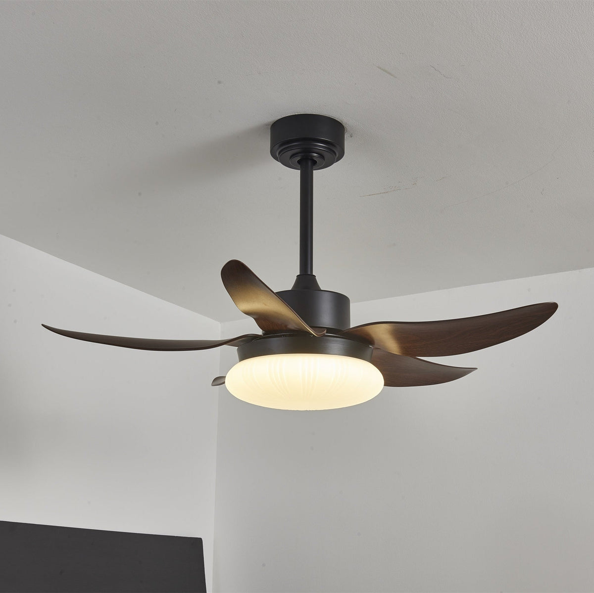 Moderner Deckenventilator mit Beleuchtung und Fernbedienung Holzdesign 106 cm | Sansoti