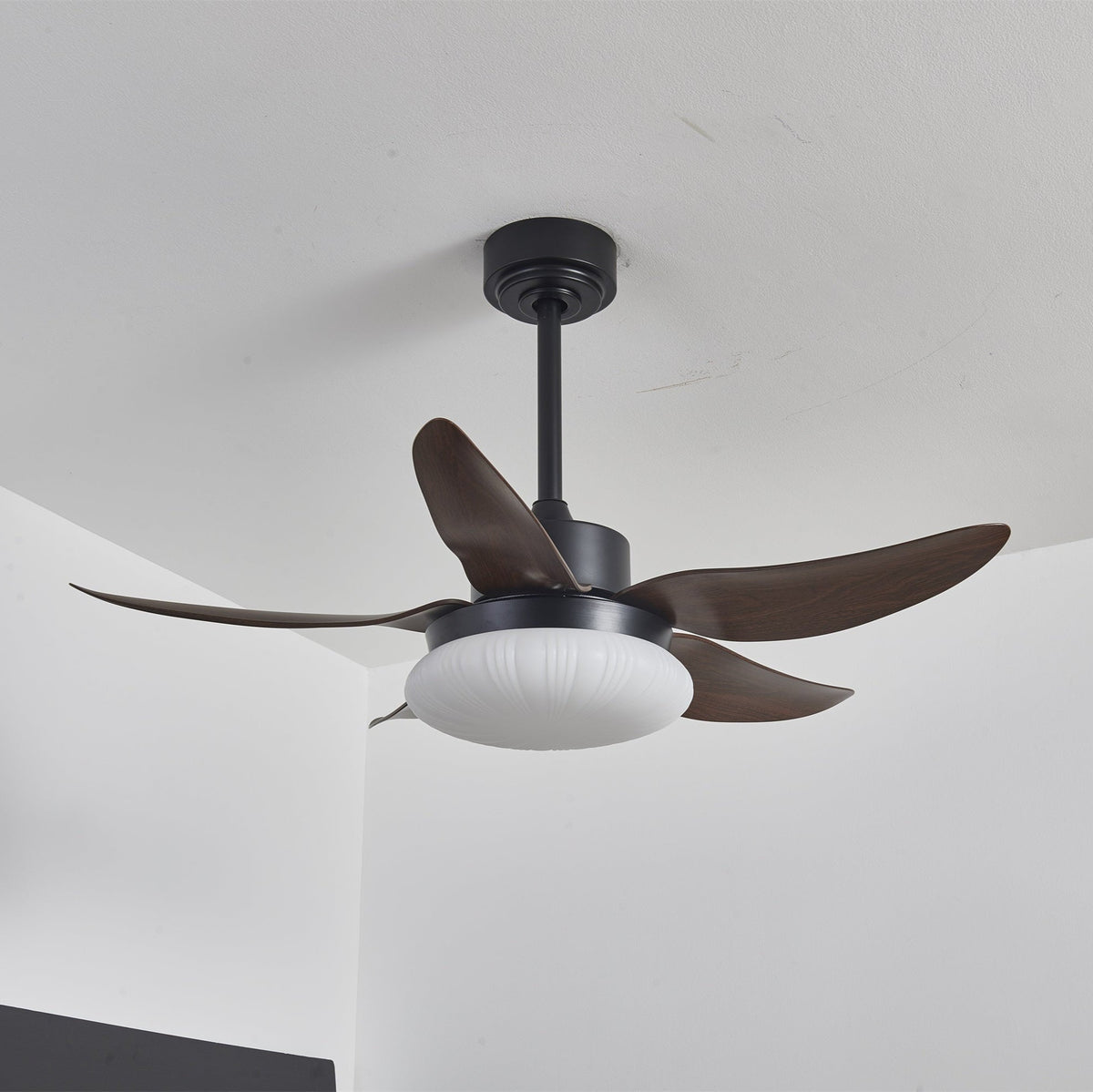 Moderner Deckenventilator mit Beleuchtung und Fernbedienung Holzdesign 106 cm | Sansoti