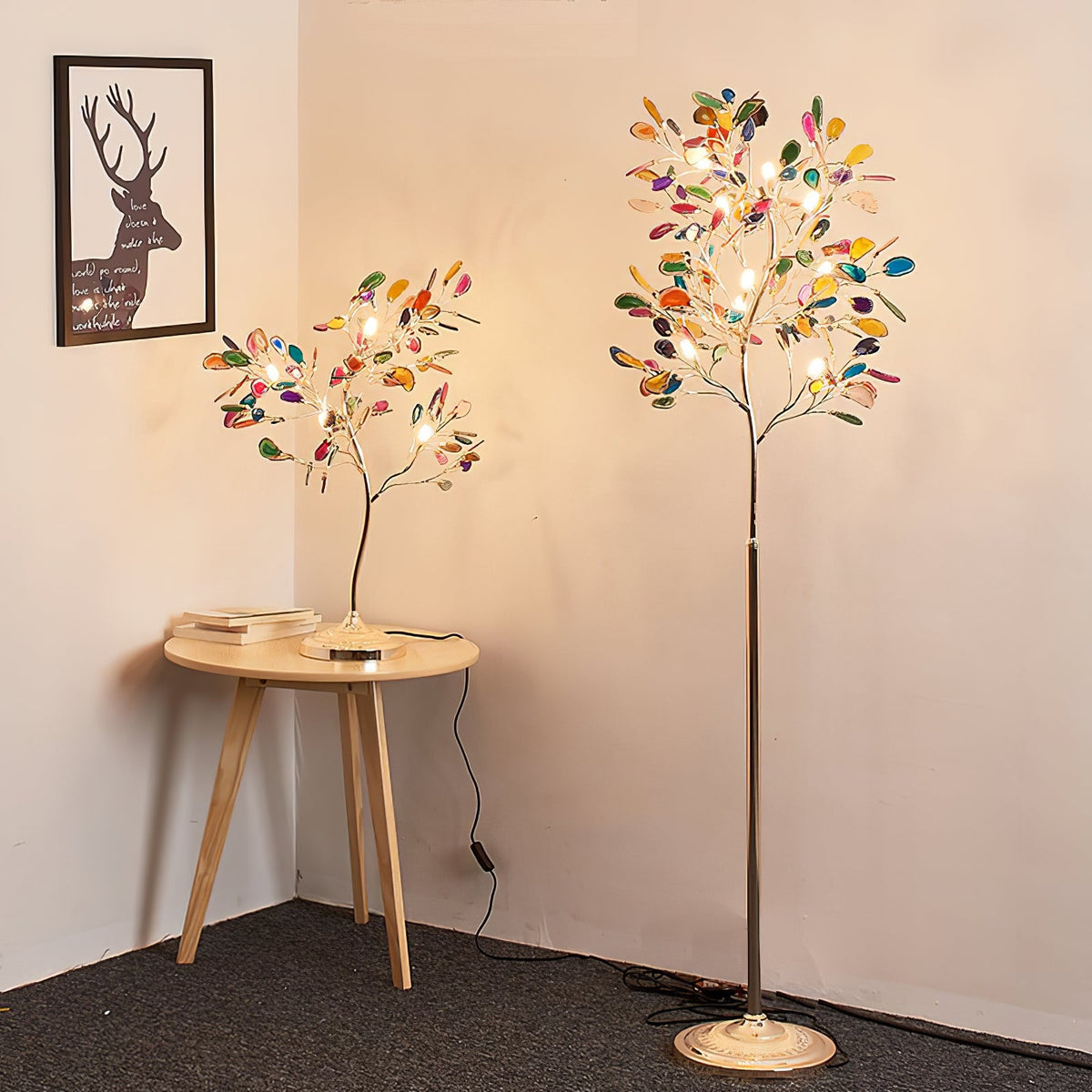 Lampa podłogowa z agatu – rzeźba w kształcie drzewa z 8 lampami i kamieniem naturalnym, 175 cm, miedziane wykończenie, efekt witrażu, bursztynowy, niebieski, zielony, różowy, fioletowy, wielokolorowy element dekoracyjny | Sansoti