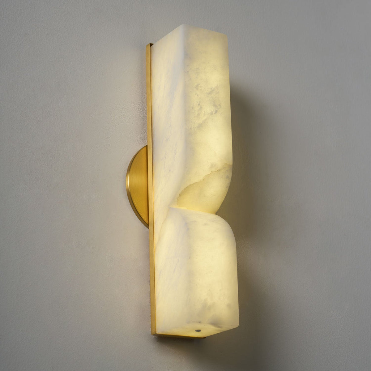 Natuursteen Wandlamp – Massief Alabaster met Organische Vormgeving & Warm Licht | Sansoti