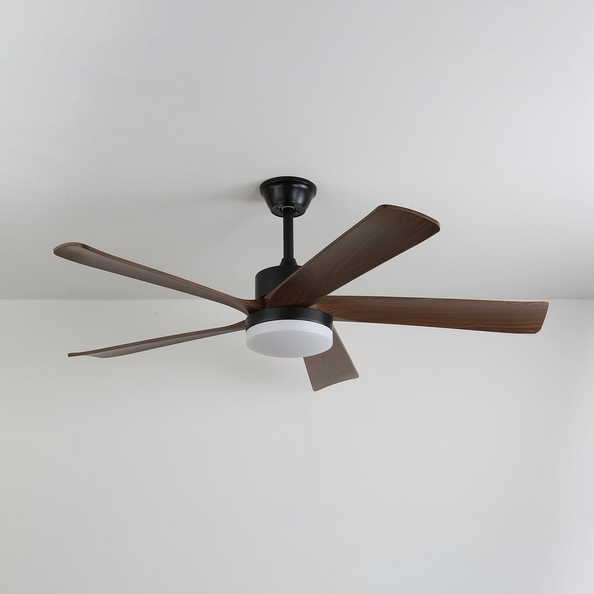 Moderner Deckenventilator mit Beleuchtung und Holzflügeln – 6 Geschwindigkeiten LED Deckenventilator Holz – Leiser Deckenventilator mit Fernbedienung – Skandinavische Ventilatorlampe Schwarz und Walnuss für Wohnzimmer Schlafzimmer | Sansoti
