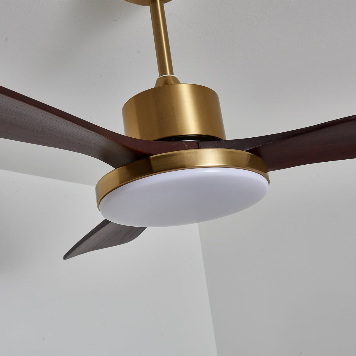 Moderner Deckenventilator mit Beleuchtung – Holzblätter & Fernbedienung | Sansoti