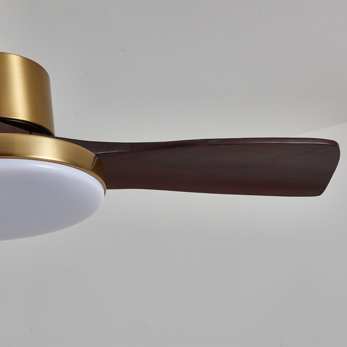 Moderner Deckenventilator mit Beleuchtung – Holzblätter & Fernbedienung | Sansoti