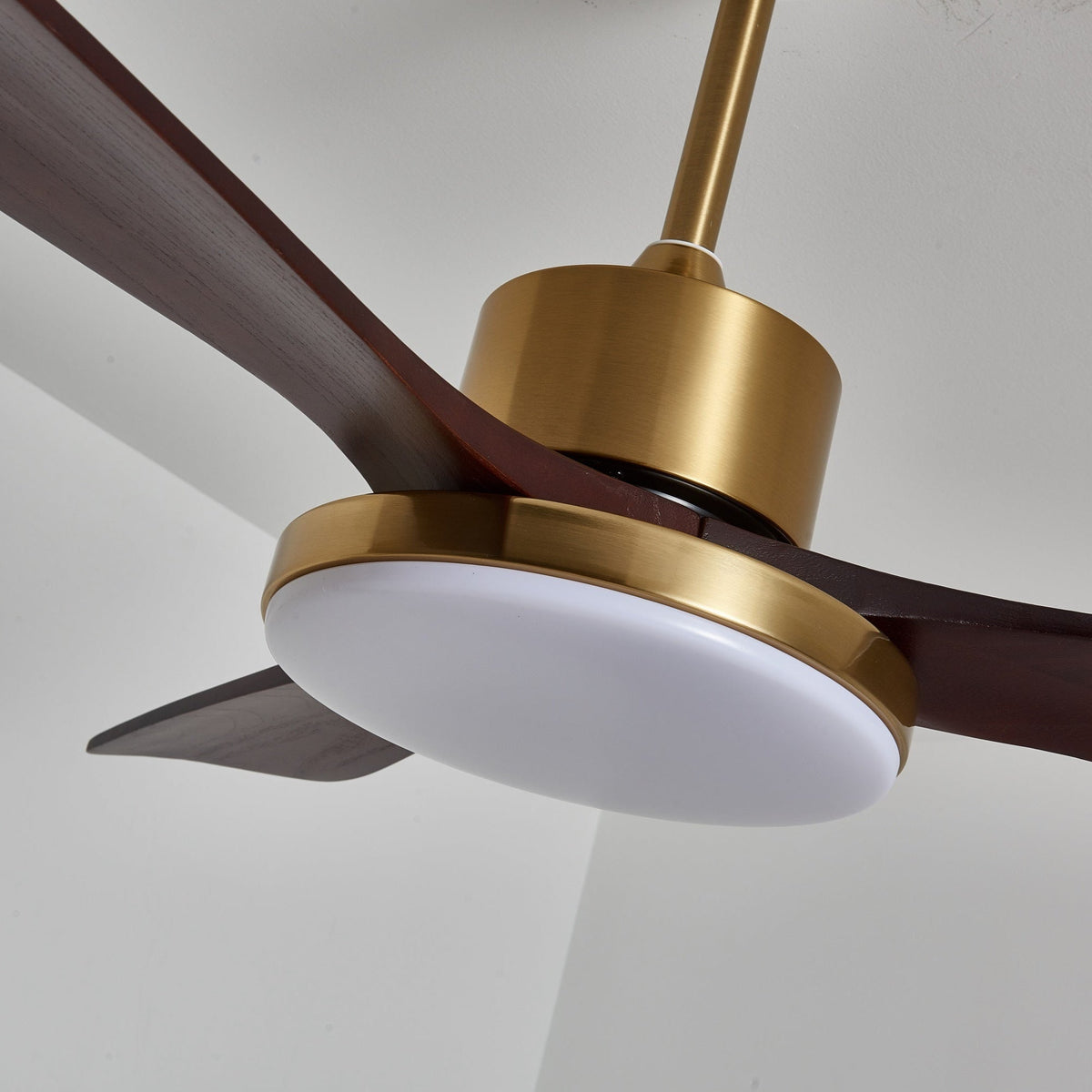 Moderner Deckenventilator mit Beleuchtung – Holzblätter & Fernbedienung | Sansoti
