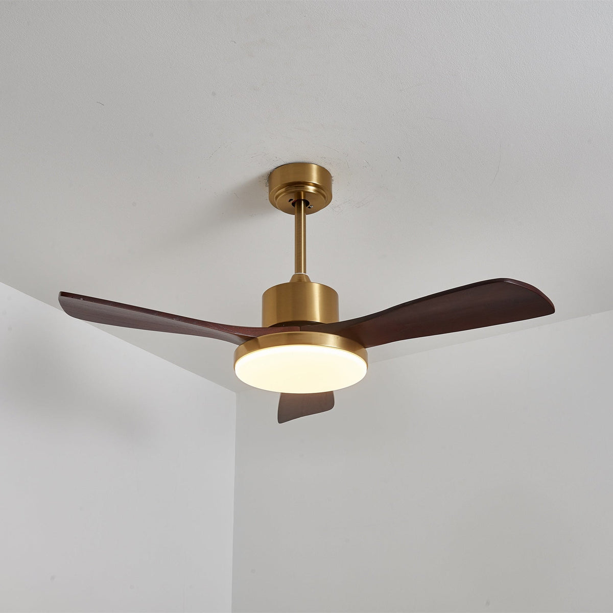 Moderner Deckenventilator mit Beleuchtung – Holzblätter & Fernbedienung | Sansoti