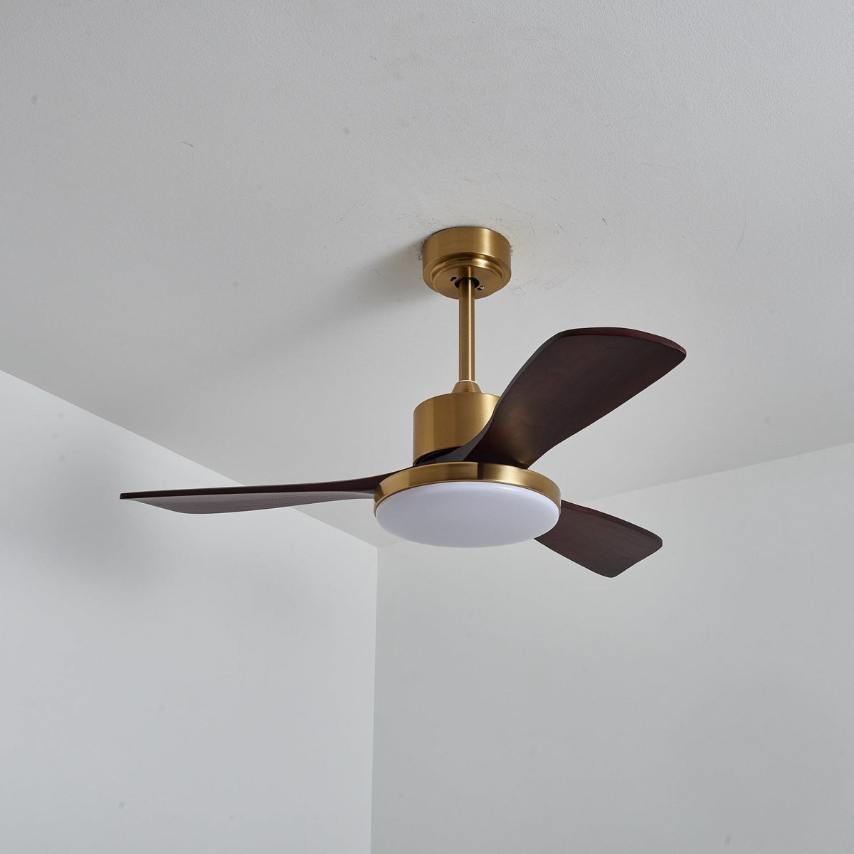 Moderner Deckenventilator mit Beleuchtung – Holzblätter & Fernbedienung | Sansoti