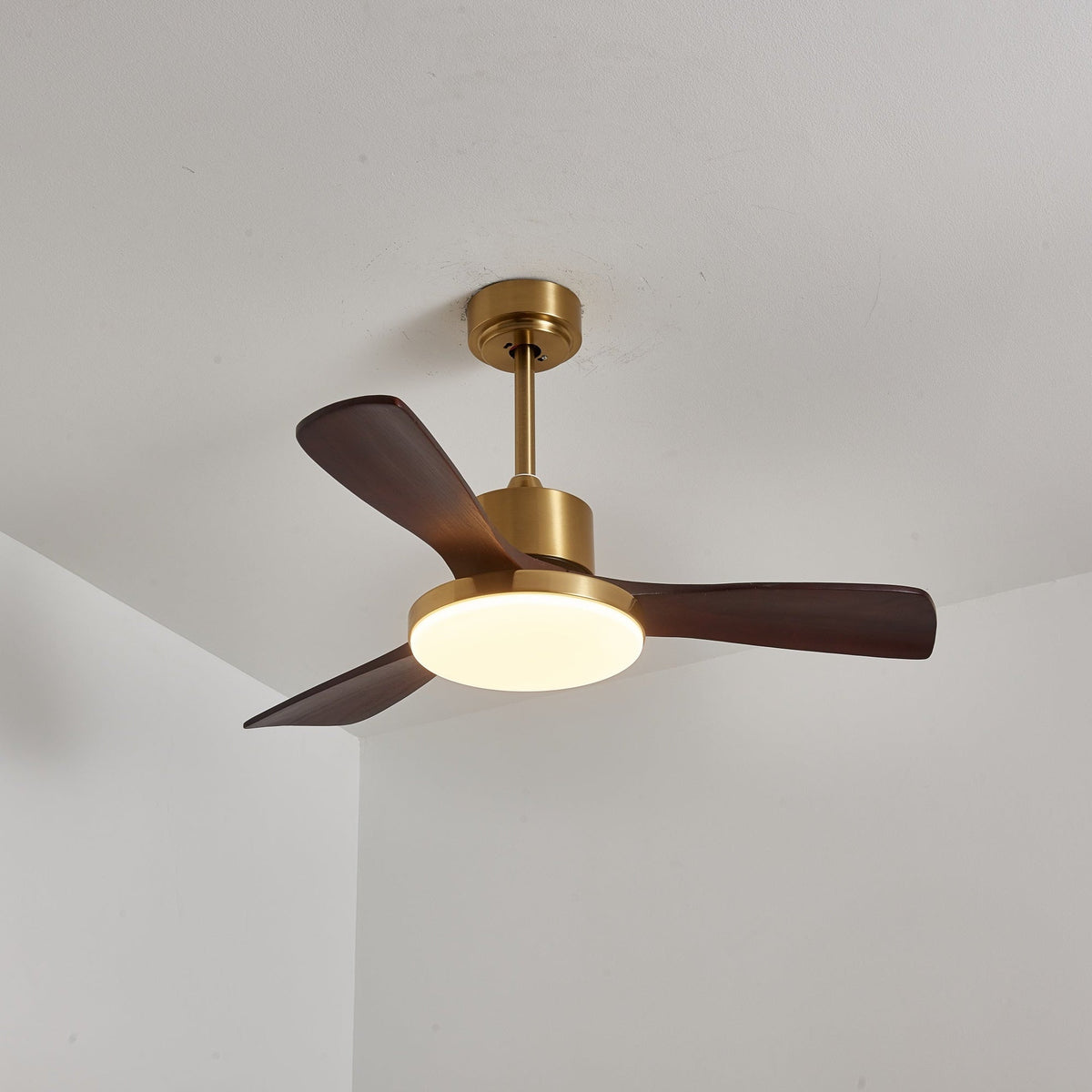 Moderner Deckenventilator mit Beleuchtung – Holzblätter & Fernbedienung | Sansoti