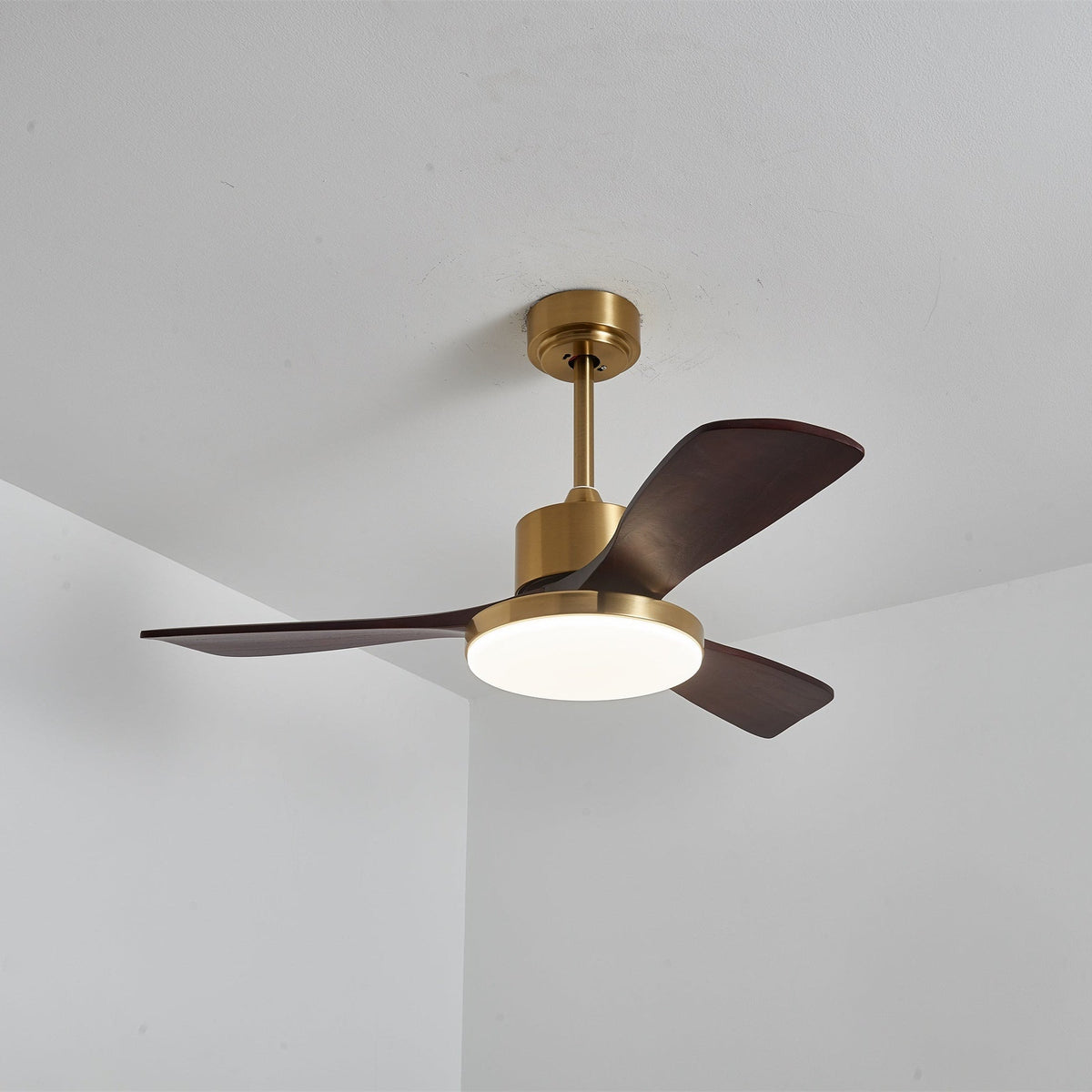 Moderner Deckenventilator mit Beleuchtung – Holzblätter & Fernbedienung | Sansoti