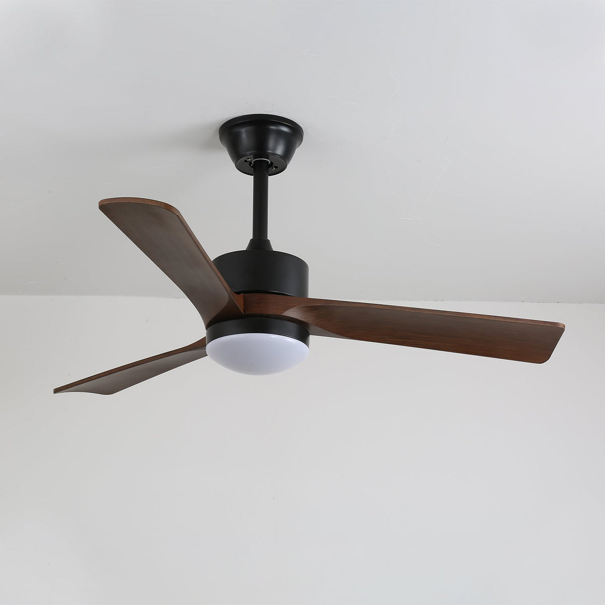 Moderner Deckenventilator mit Beleuchtung – Ø132cm Designventilator aus Holz & Metall mit LED-Lampe | Sansoti