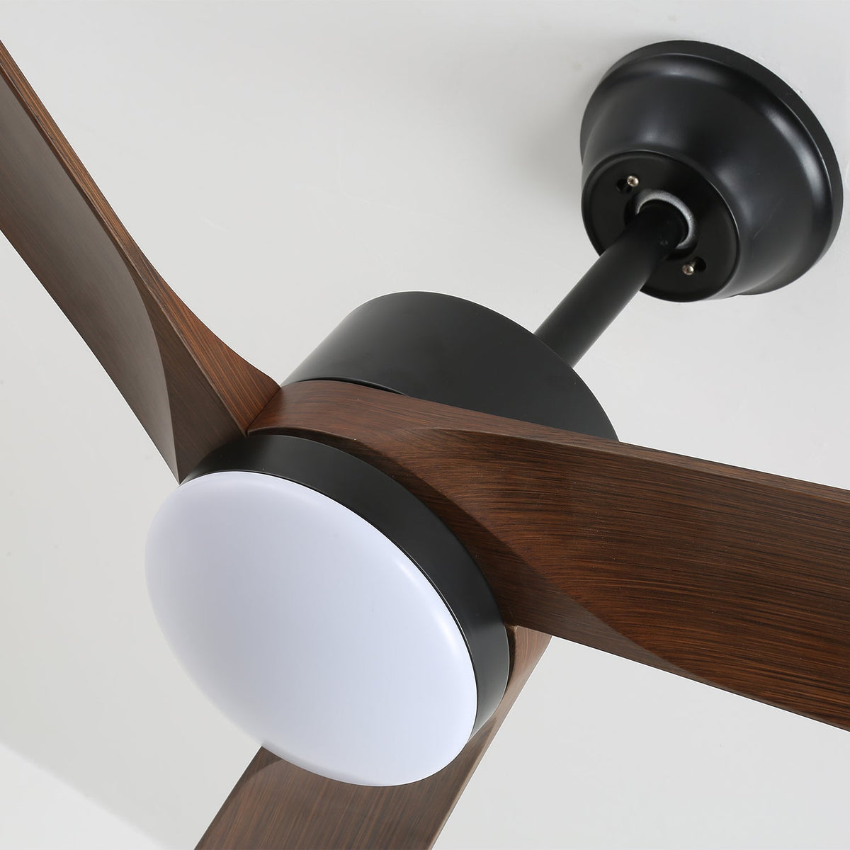 Moderner Deckenventilator mit Beleuchtung – Ø132cm Designventilator aus Holz & Metall mit LED-Lampe | Sansoti