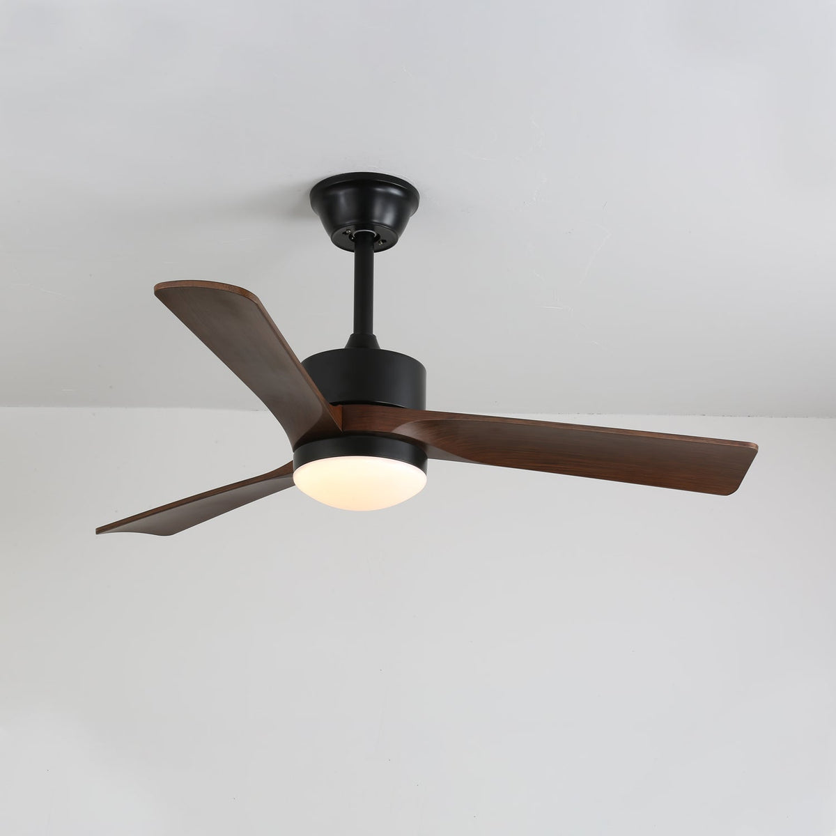 Moderner Deckenventilator mit Beleuchtung – Ø132cm Designventilator aus Holz & Metall mit LED-Lampe | Sansoti