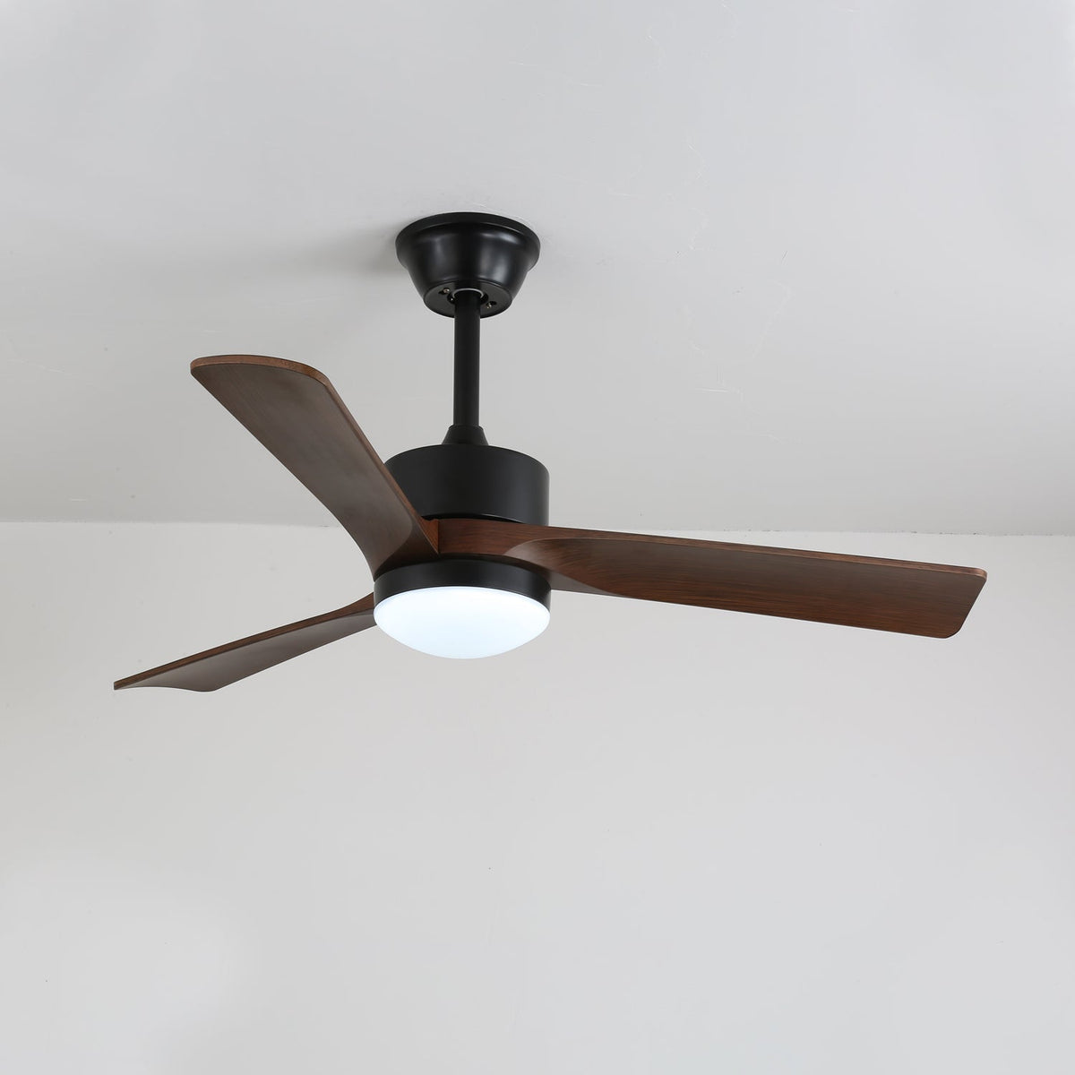 Moderner Deckenventilator mit Beleuchtung – Ø132cm Designventilator aus Holz & Metall mit LED-Lampe | Sansoti