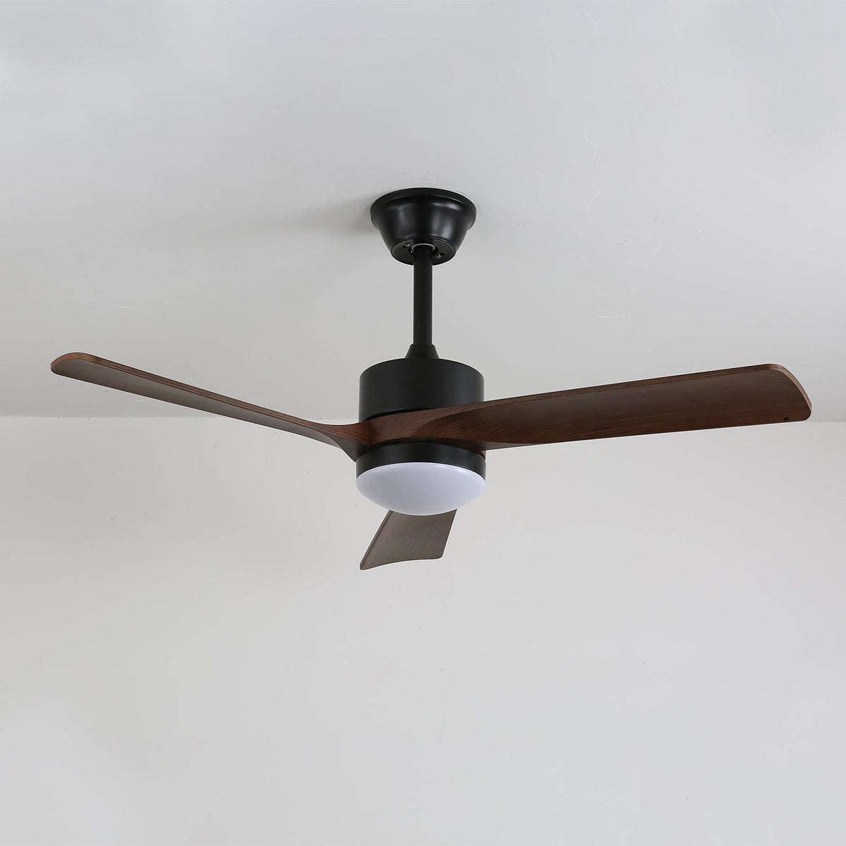 Moderner Deckenventilator mit Beleuchtung – Ø132cm Designventilator aus Holz & Metall mit LED-Lampe | Sansoti