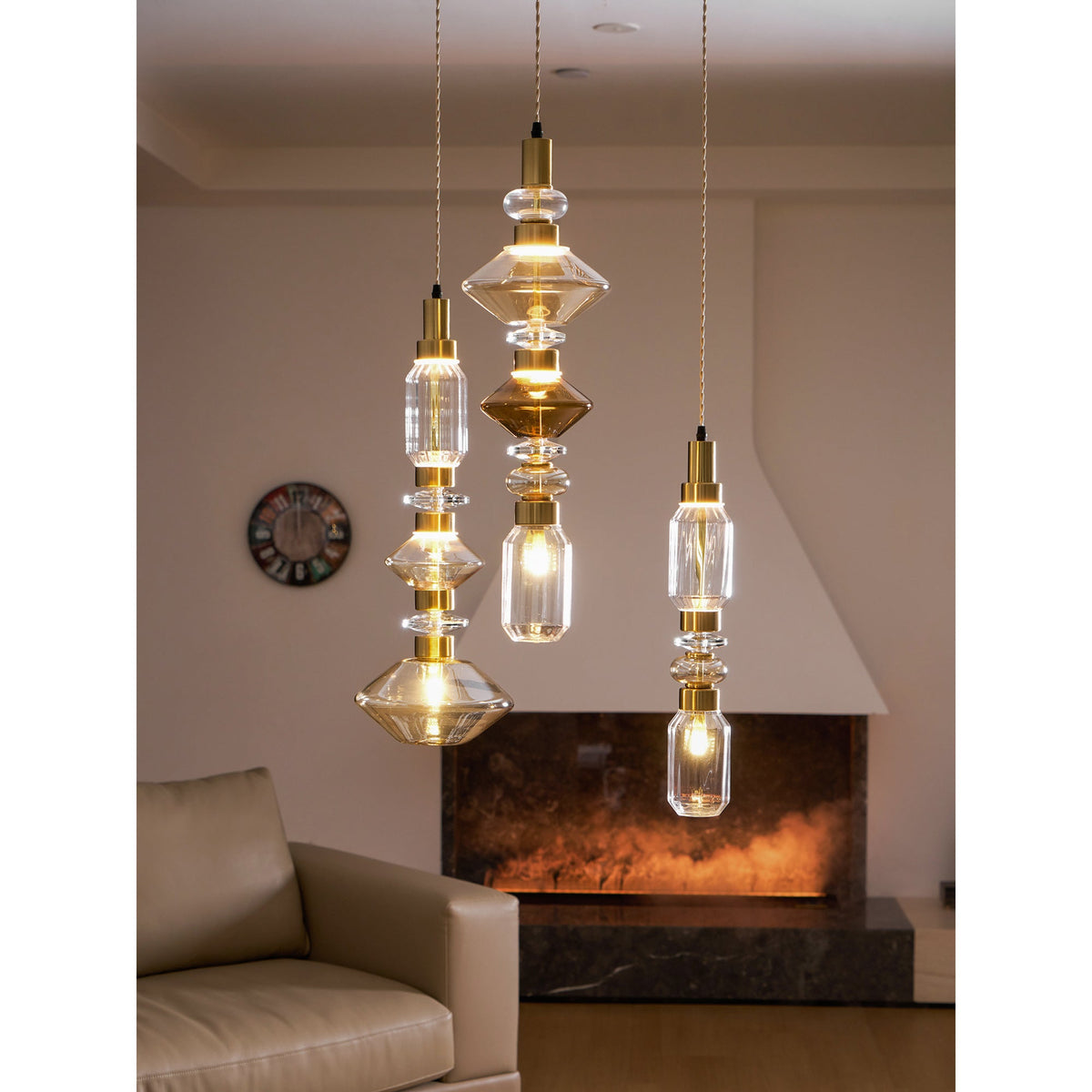 Glazen Hanglamp met Koperen Afwerking en Elegante Bolvorm voor Woonkamer en Eetkamer | Sansoti