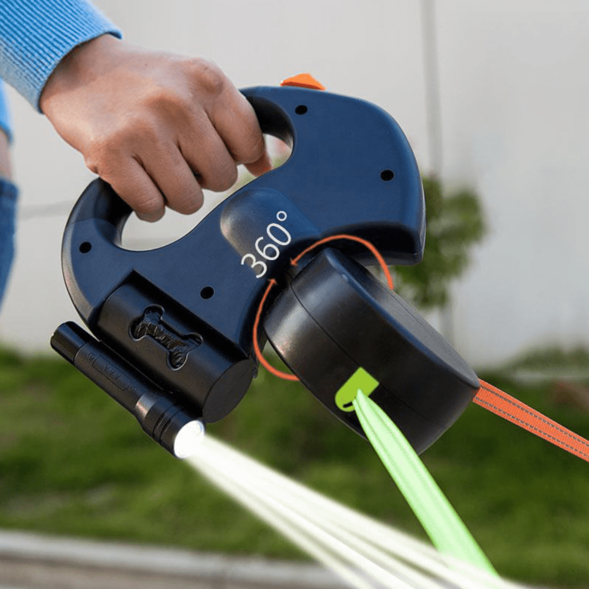 Einziehbare doppelte Hundeleine mit Taschenlampe, 4 Meter, mit Entwirrmechanismus für zwei Hunde | Sansoti