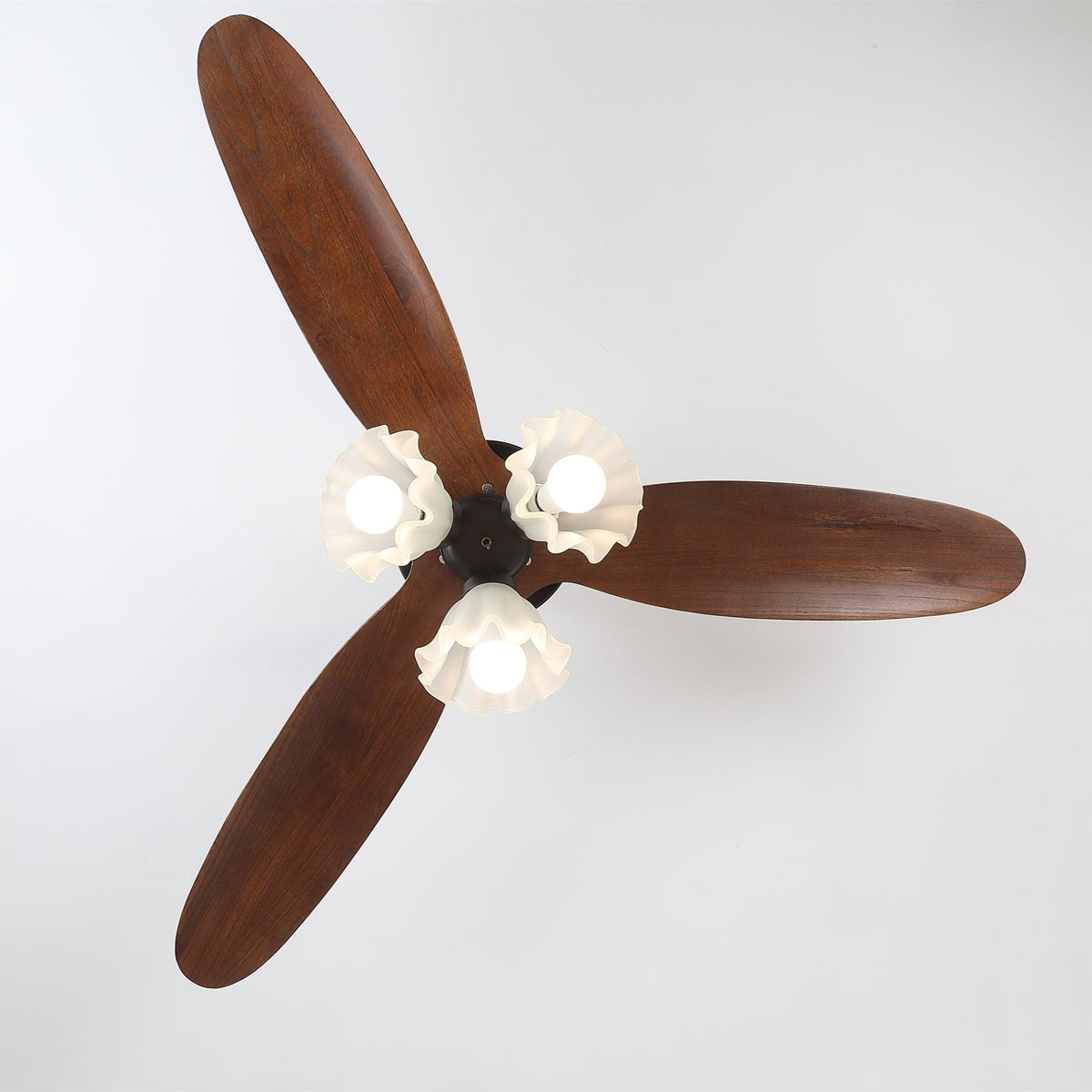 Deckenventilator mit Beleuchtung – Skandinavischer Ventilator mit Lampe – Holzblätter und LED-Beleuchtung | Sansoti